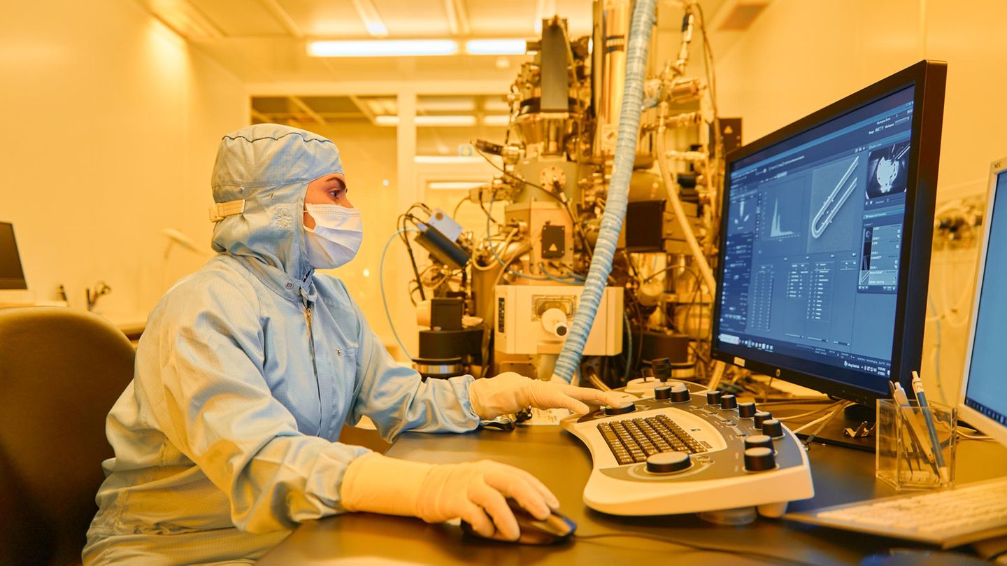 Skilled labor shortage: How a chip company fights for experts – and with the authorities