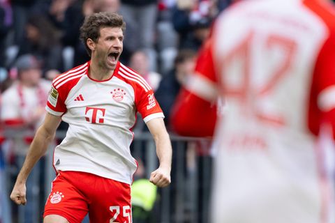 FC-Bayern-Spieler Thomas Müller jubelt