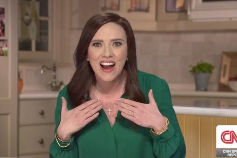 Scarlett Johansson spielt in der neuen Folge von "Saturday Night Live" die republikanische Senatorin Katie Britt