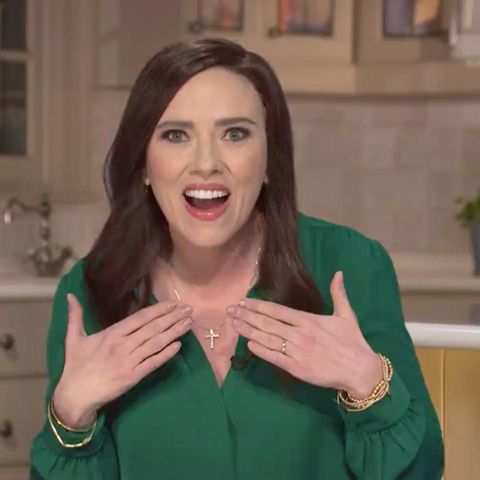Scarlett Johansson spielt in der neuen Folge von "Saturday Night Live" die republikanische Senatorin Katie Britt