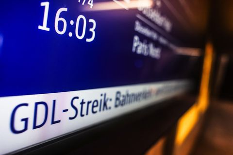 Hinweisschild zu GDL-Bahnstreik