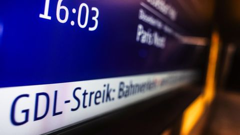 Hinweisschild zu GDL-Bahnstreik