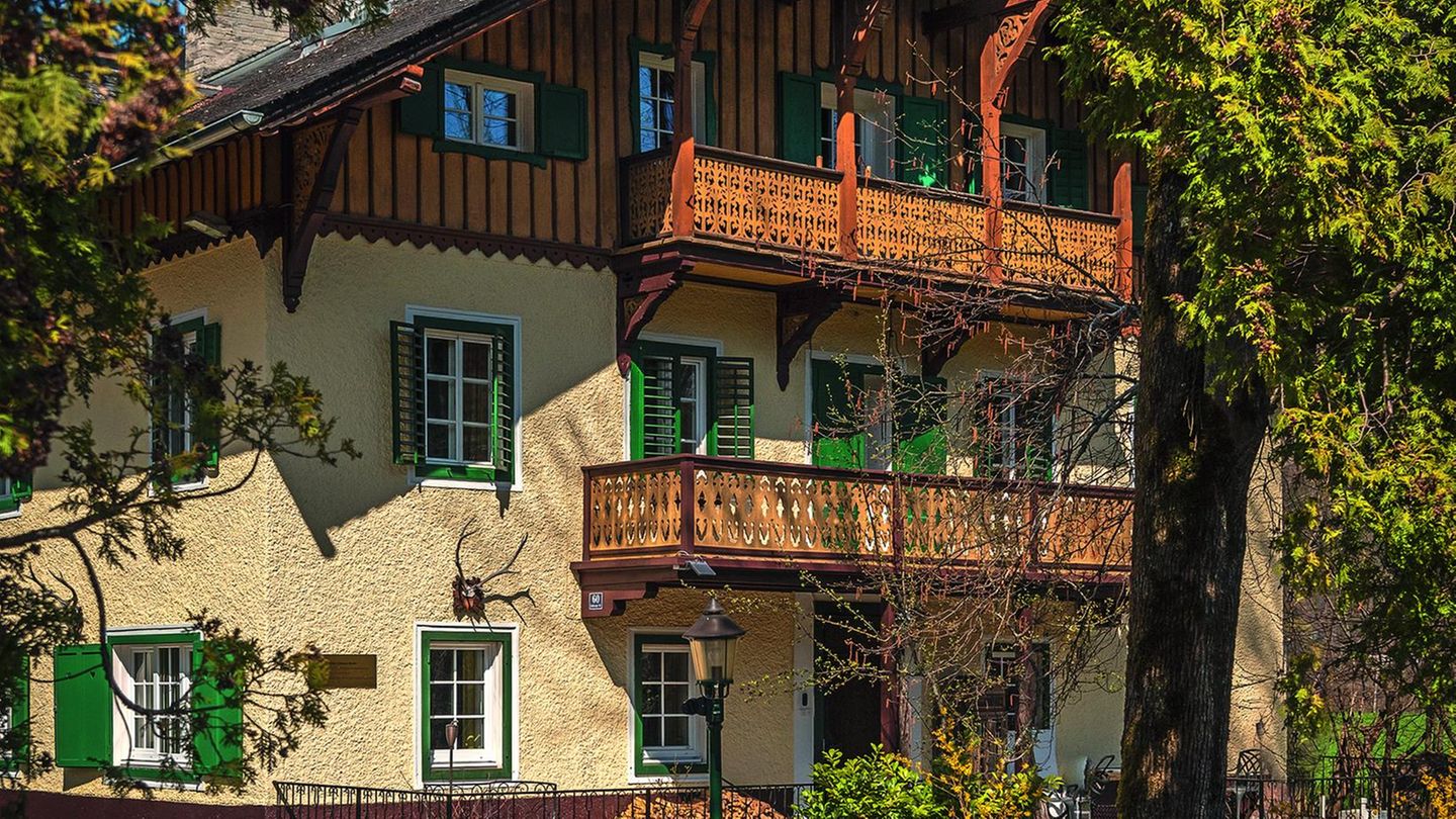 Von der Villa Ischl aus in die Berge Die Historikerin Katrin Unterreiner beschreibt Sisi als eine Kaiserin mit einem "enormen Durst nach Bergtouren". Den hat sie unter anderem im Salzkammergut gestillt. Von der Villa Ischl aus ging es für die wilde Kaiserin in alle Himmelsrichtungen in die Berge. Für eine Frau, erst recht für eine Kaiserin, war diese Leidenschaft mehr als ungewöhnlich.