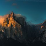 Nach dem Tod ihres Sohnes suchte Sisi Trost im Meraner Land und plante eine Bergtour zum Gipfel des Schlerns. Leider spielte die Witterung nicht mit, die Tour musste ausfallen. Heute wandern Bergfreunde allerdings regelmäßig auf den 2.563 Meter großen Berg in Südtirol.
