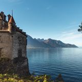 Die Liebe von Kaiserin Sisi zur Schweizer Stadt Montreux verschaffte dem Ort einen neuen Ruf und sorgte letztendlich dafür, dass er touristisch beliebter wurde. Es entstanden immer mehr Luxushotels direkt am Genfer See, mittlerweile gibt es dort Hunderte. Bei Wanderern besonders beliebt ist die 10 Kilometer lange Tour von Genf bis zum Chateau de Pregny. Die Wanderung führt am See entlang zum Hotel Beau-Rivage, in dem Kaiserin Elisabeth ihre letzte Nacht verbrachte. 