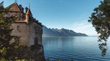 Die Liebe von Kaiserin Sisi zur Schweizer Stadt Montreux verschaffte dem Ort einen neuen Ruf und sorgte letztendlich dafür, dass er touristisch beliebter wurde. Es entstanden immer mehr Luxushotels direkt am Genfer See, mittlerweile gibt es dort Hunderte. Bei Wanderern besonders beliebt ist die 10 Kilometer lange Tour von Genf bis zum Chateau de Pregny. Die Wanderung führt am See entlang zum Hotel Beau-Rivage, in dem Kaiserin Elisabeth ihre letzte Nacht verbrachte. 