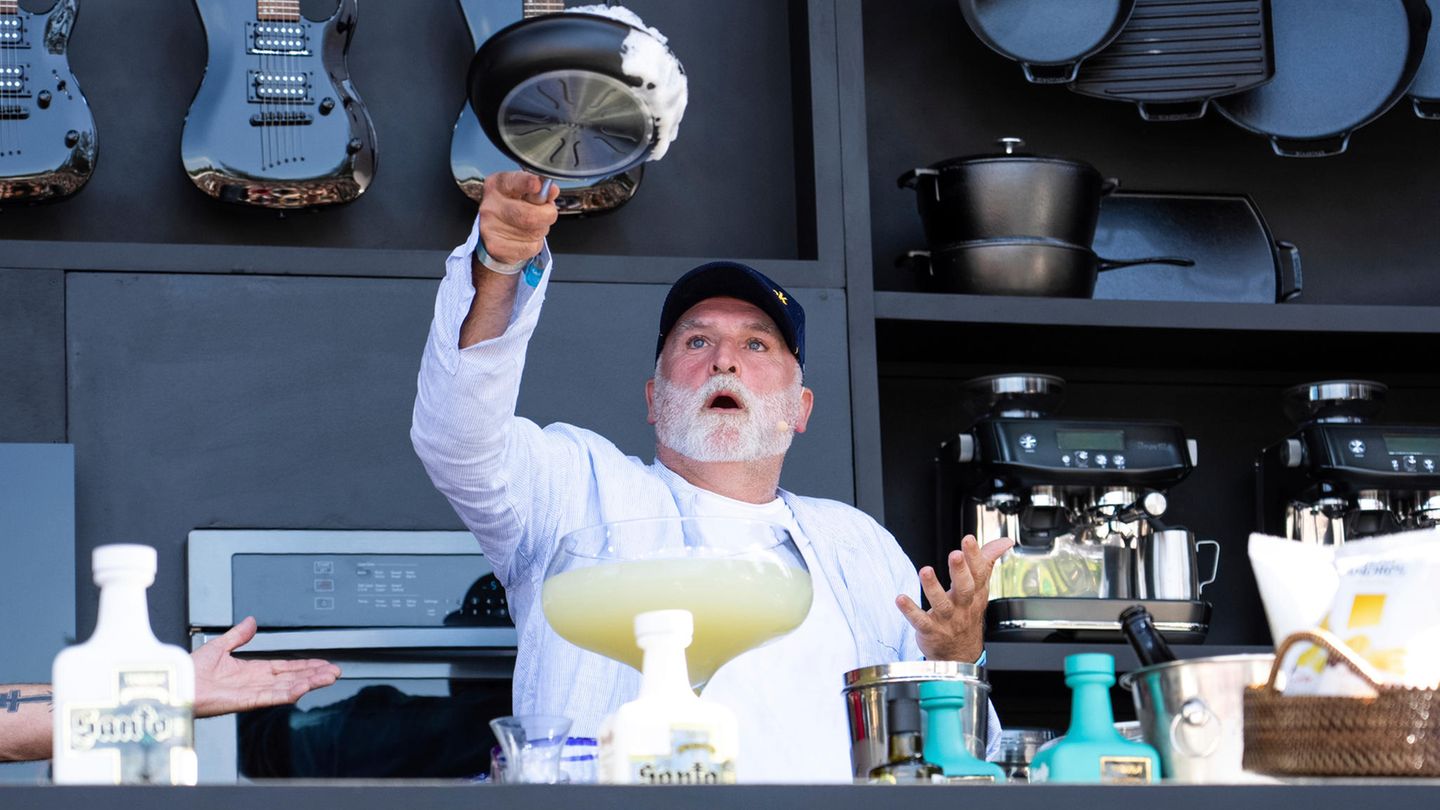 World Central Kitchen: José Andrés bei einem Festival in Kalifornien. Mit seiner Hilfsorganisation "World Central Kitchen" versorgt der Koch Menschen in Katastrophengebieten mit Mahlzeiten José Andrés bei einem Festival in Kalifornien. Mit seiner Hilfsorganisation "World Central Kitchen" versorgt der Koch Menschen in Katastrophengebieten mit Mahlzeiten