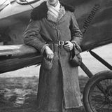 Castell steht 1927 am Flugplatz Böblingen