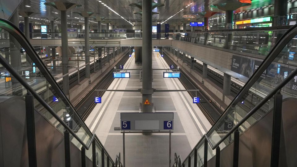 Leere Gleise am Berliner HBF am 10.01.2024