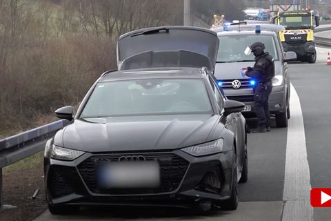 Vier Männer sprengen in Oberfranken einen Geldautomaten. Anschließend flüchten sie in einem schwarzen Audi über die Autobahn, bis ein Wildunfall sie stoppt. In Thüringen klicken schließlich die Handschellen.     