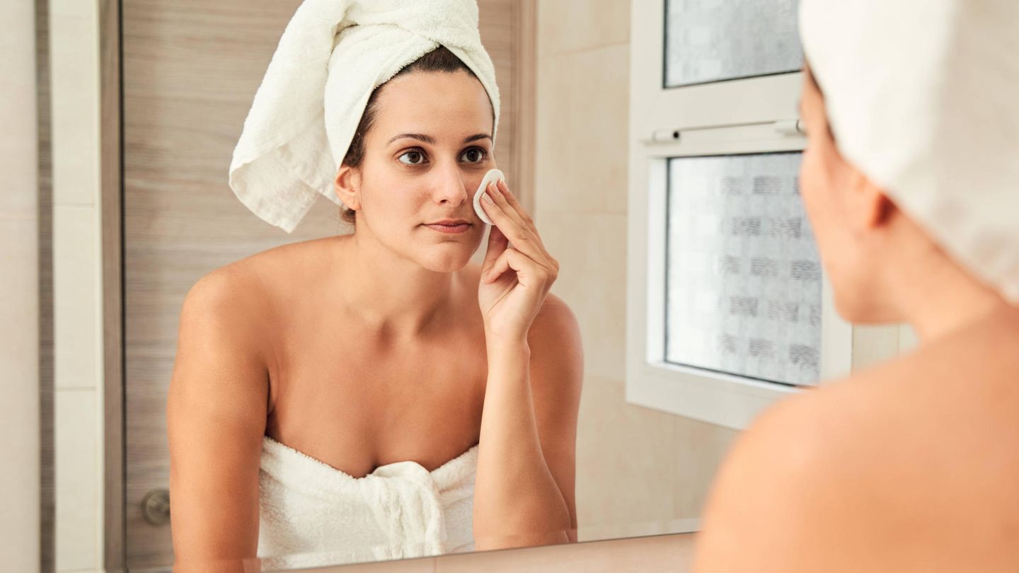 Richtig, aber nicht zu oft die Haut reinigen