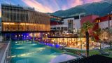 Lindenhof Lifestyle Resort, Naturns: 17 Punkte, 3 Lilien  Hinter modernen Fassaden präsentiert sich "das Ambiente gefällig und zeitgemäß, vieles ist mit heimischen Naturmaterialien gestaltet", so die Tester. "Das Spa steht auch externen Gästen offen und ist für uns das Highlight des Hauses. Es ist weitläufig und verteilt sich mit seinen getrennten Erwachsenen- und Familienbereichen auf mehrere Ebenen.  Preise: HP ab 173 Euro, www.relax-guide.com/lindenhof-lifestyle-resort