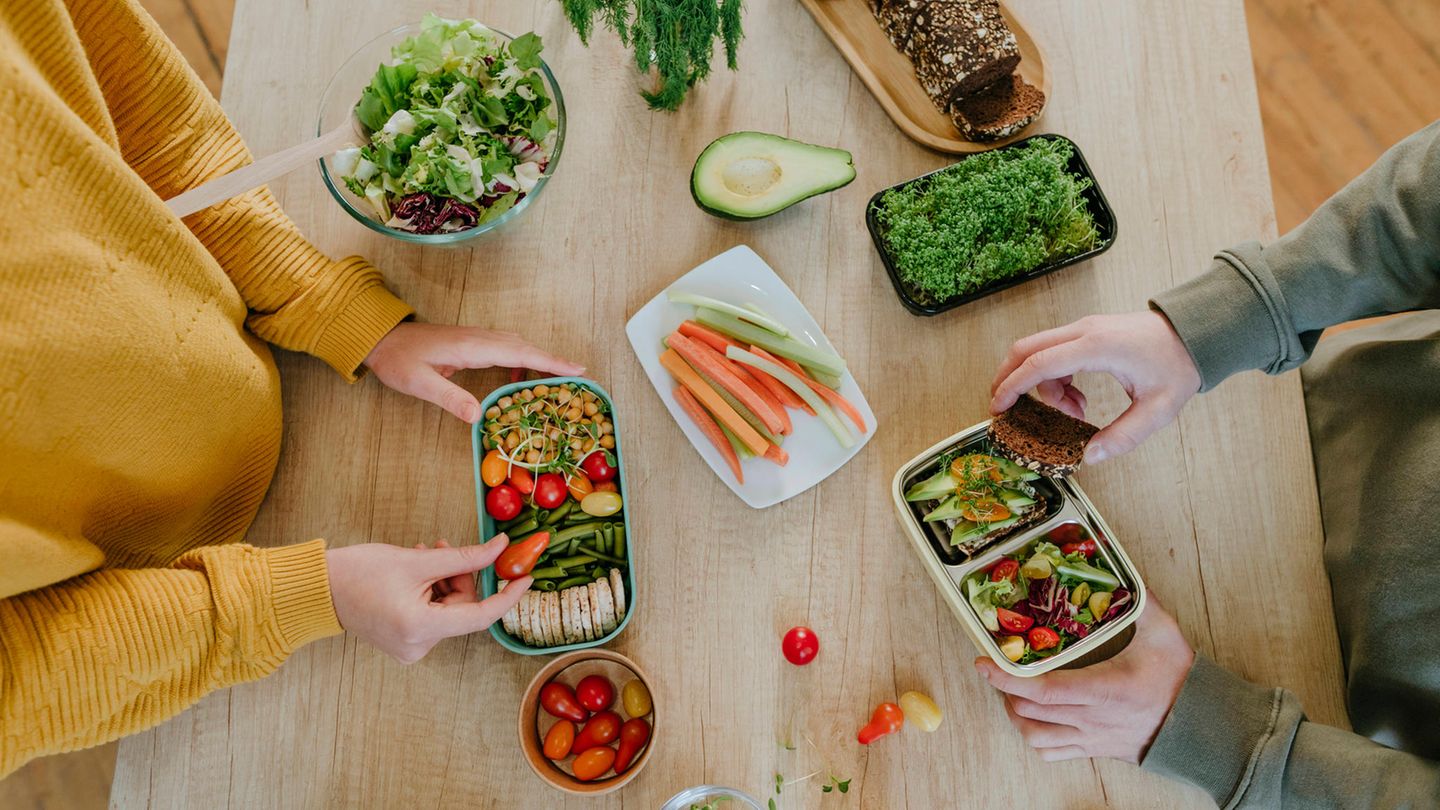 Gemüse und Brot in der Brotbox