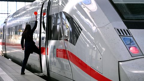 Deutsche Bahn-Streik: Ein Zug steht im Münchener Bahnhof