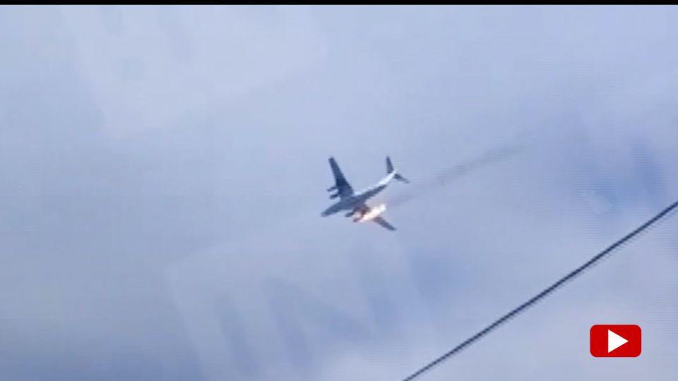 15 Menschen an Bord: Augenzeugen filmen Absturz von russischem Militärflieger nahe Moskau