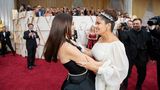 Penélope Cruz und Salma Hayek auf dem roten Teppich. Es begann mit einer Clownsverkleidung: Penélope Cruz und Salma Hayek