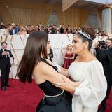 Penélope Cruz und Salma Hayek auf dem roten Teppich. Es begann mit einer Clownsverkleidung: Penélope Cruz und Salma Hayek
