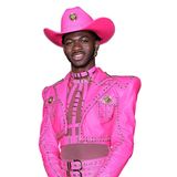 Lil Nas X erscheint bei den Grammy Awards in rosa Cowboy-Outfit