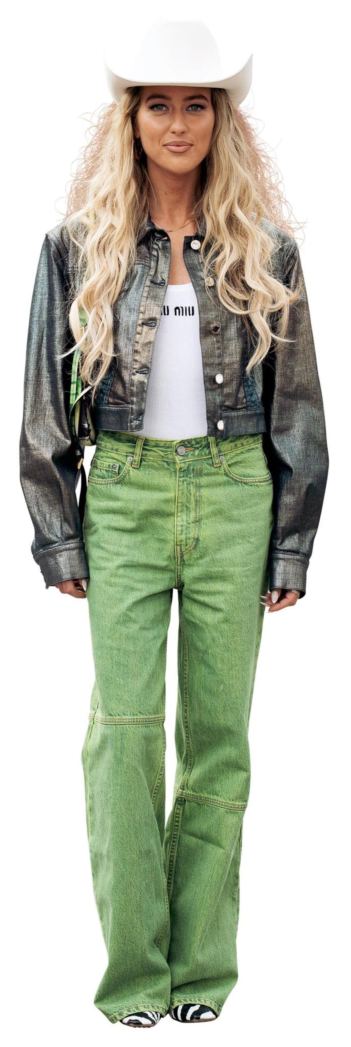 Mode in Mailand: Eine Frau mit Cowgirl-Outfit