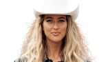 Mode in Mailand: Eine Frau mit Cowgirl-Outfit