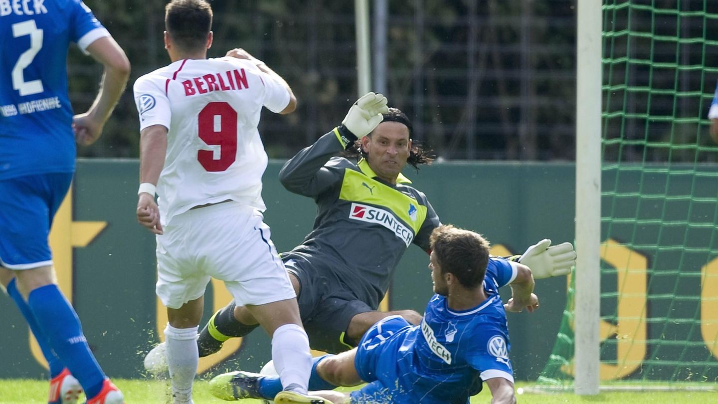 Was die TSG Hoffenheim gegen den Verein mit dem schönen Namen Berliner AK auf dem Platz zeigte, war wirklich peinlich. Mit 0:4 ging Hoffenheim in der 1. Runde im August 2012 unter Trainer Markus Babbel gegen den Viertligisten unter. Im Tor stand damals Tim Wiese. Für den Keeper war es der Auftakt zu einer wahren Horrorsaison mit Pfiffen und sportlichem Niedergang.