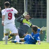 Was die TSG Hoffenheim gegen den Verein mit dem schönen Namen Berliner AK auf dem Platz zeigte, war wirklich peinlich. Mit 0:4 ging Hoffenheim in der 1. Runde im August 2012 unter Trainer Markus Babbel gegen den Viertligisten unter. Im Tor stand damals Tim Wiese. Für den Keeper war es der Auftakt zu einer wahren Horrorsaison mit Pfiffen und sportlichem Niedergang.