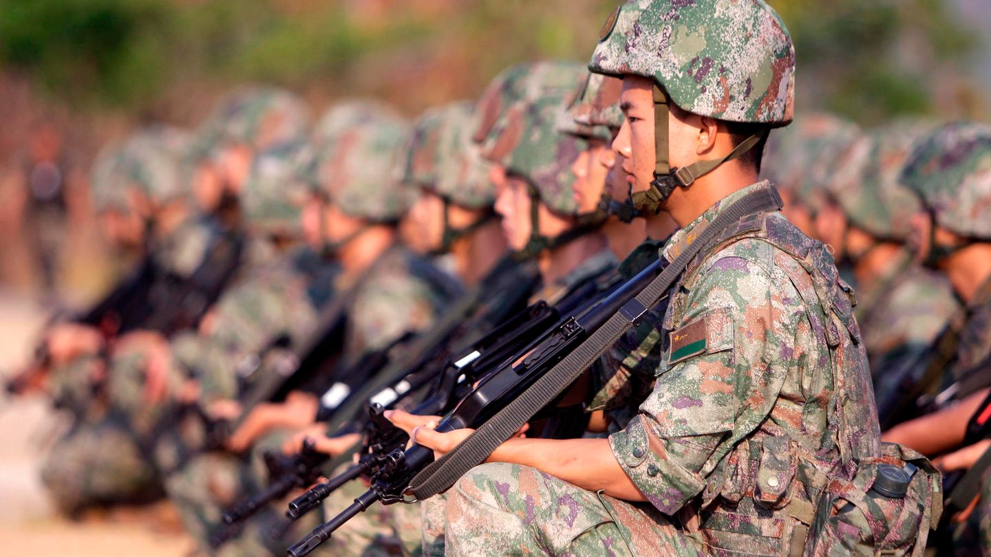 Drohender Konflikt mit Taiwan: Von Soldaten, die mit Raketentreibstoff kochen – warum Chinas Militär viel schwächer ist, als viele glauben
