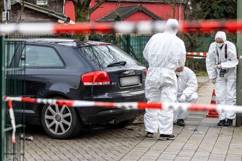 Nach dem Messerangriff auf zwei Kinder in Duisburg kommt die Spurensicherung zum Tatort