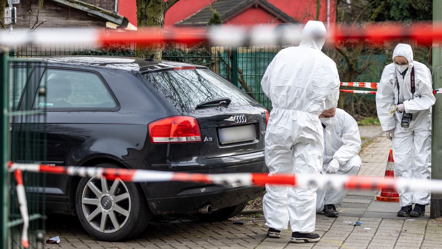 Messerangriff in Duisburg: Ein Mann sticht auf zwei Grundschüler ein. Dann stellt sich heraus: Er hatte wohl noch mehr vor