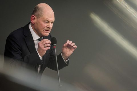 Während der Befragung im Bundestag positioniert sich Kanzler Olaf Scholz gegen die Taurus-Lieferung