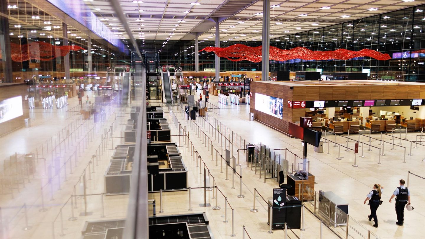 Luftsicherheitspersonal: Streiks legen fünf Flughäfen lahm – zehntausende Reisende betroffen