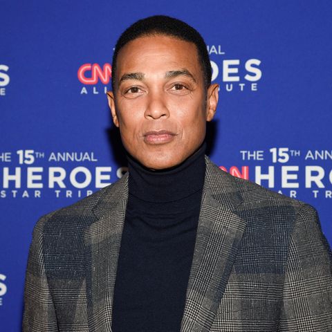 Interviewte Elon Musk: Moderator Don Lemon steht vor einer Wand mit CNN-Logos