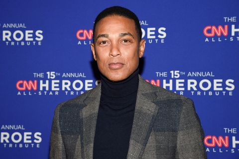 Interviewte Elon Musk: Moderator Don Lemon steht vor einer Wand mit CNN-Logos