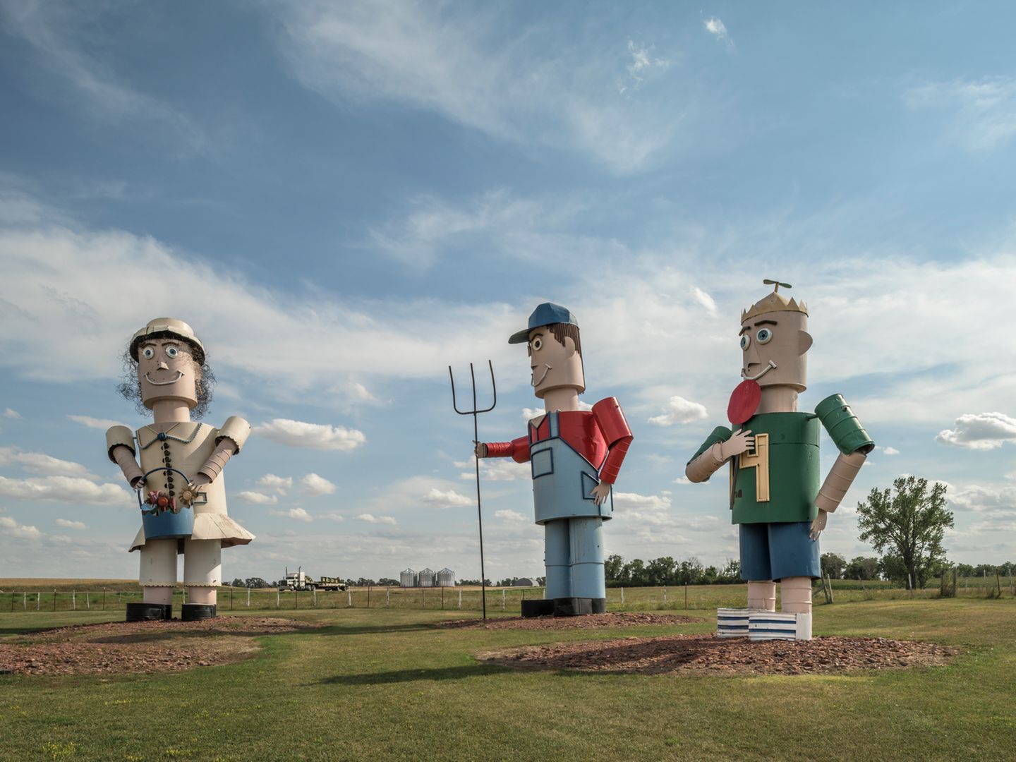 Riesenblech Figuren sind am High-Way in North Dakota zu sehen Riesenblech Figuren sind am High-Way in North Dakota zu sehen