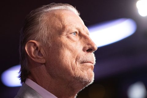 Der ehemalige Fußballtrainer Christoph Daum besucht die Premiere von "Daum – Triumph & Skandale" in Köln