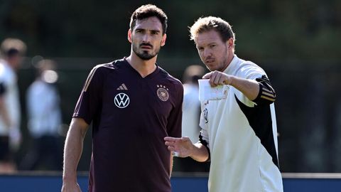 DFB-Trainer Julian Nagelsmann mit Mats Hummels