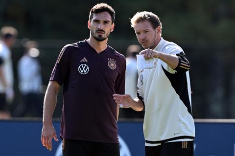 DFB-Trainer Julian Nagelsmann mit Mats Hummels