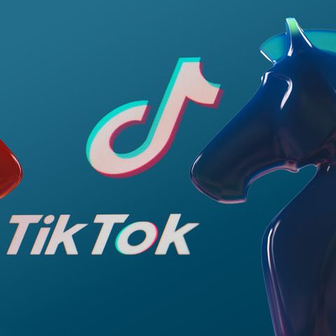 Zwei Schachfiguren vor einem TikTok-Logo