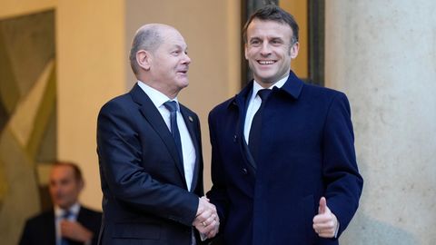 Betont freundlich zeigten sich Bundeskanzler Scholz und Frankreichs Präsident Emmanuel Macron vor dem letzten Treffen