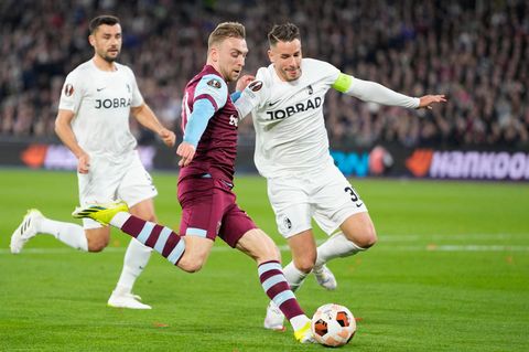Untergegangen in England: Freiburgs Kapitän Christian Günter (r.) und sein Team haben gegen West Ham United ein Debakel erlebt