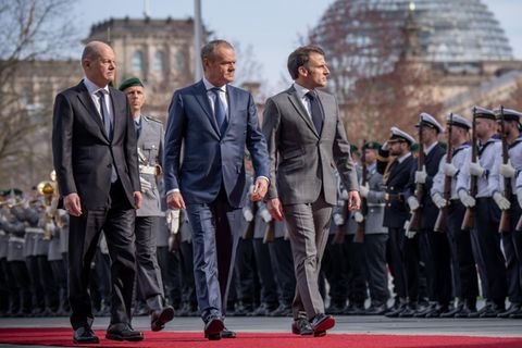 Bundeskanzler Olaf Scholz empfängt seine Amtskollegen Donald Tusk und Emmanuel Macron