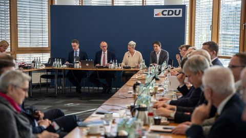CDU-Chef Friedrich Merz bei einer Sitzung des CDU Bundesvorstands. Die Partei will das Bürgergeld reformieren
