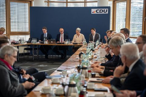 CDU-Chef Friedrich Merz bei einer Sitzung des CDU Bundesvorstands. Die Partei will das Bürgergeld reformieren