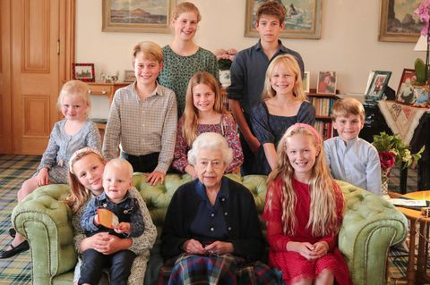 Queen Elizabeth II. mit einigen ihrer Enkel und Urenkel, fotografiert von Prinzessin Kate