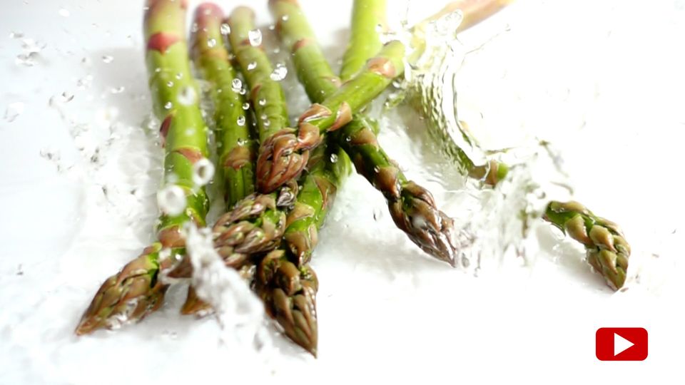 Spargelwissen: Wann man grünen Spargel schälen sollte