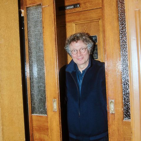 Der Schriftsteller Ingo Schulze in seiner Berliner Wohnung