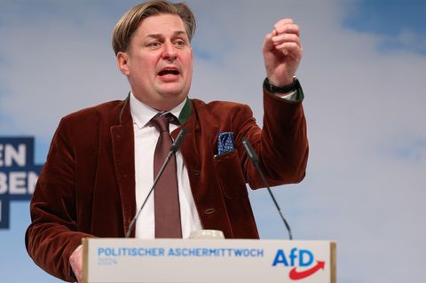 Maximilian Krah, Spitzenkandidat der AfD für die Europawahl, hält eine Rede beim Politischen Aschermittwoch