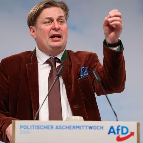 Maximilian Krah, Spitzenkandidat der AfD für die Europawahl, hält eine Rede beim Politischen Aschermittwoch