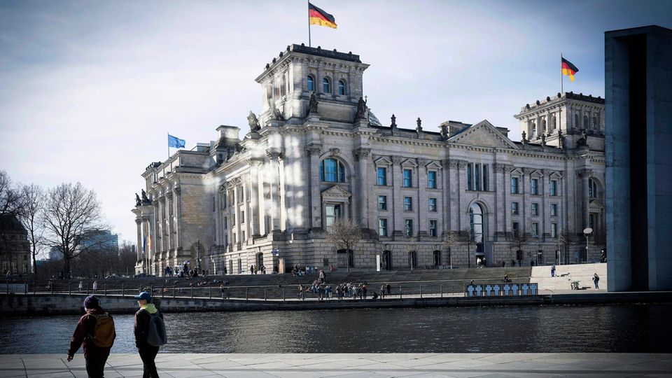 Ort bundesdeutscher parlamentarischer Demokratie: Der Reichstag in Berlin