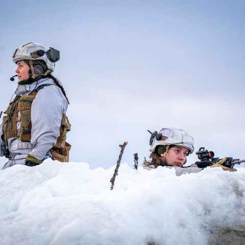 Soldatinnnen in Norwegen bei der Nato-Übung Nordic Response 2024. Streitkräfte aus 13 verbündeten Ländern – auch Deutschland – nahmen daran teil